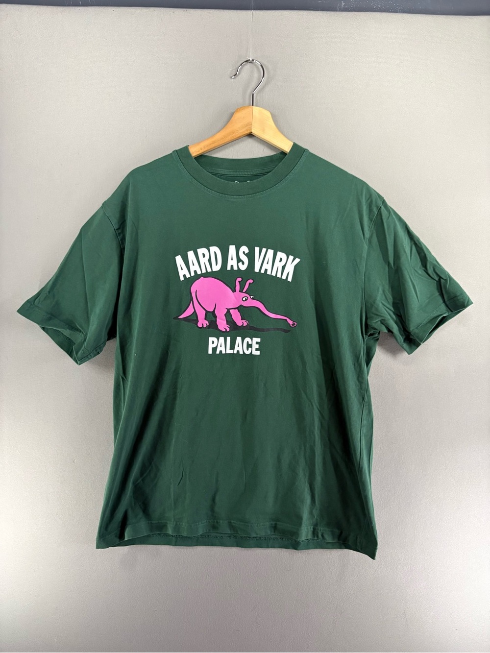 Palace Aard As Vark T-Shirt Green Pink Graphic Tee FW22 Men’s Size XL